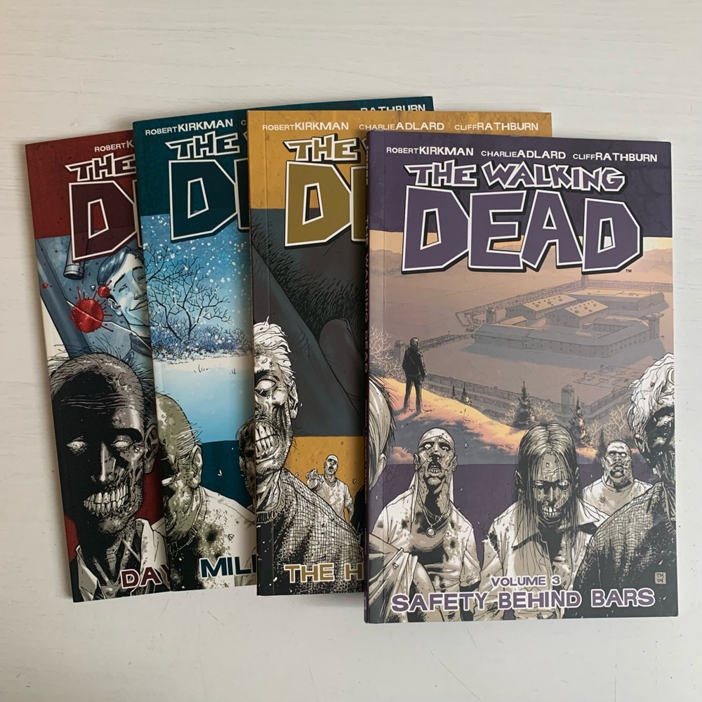 The Walking Dead Graphic Novel Vol. 1-4 Bundle